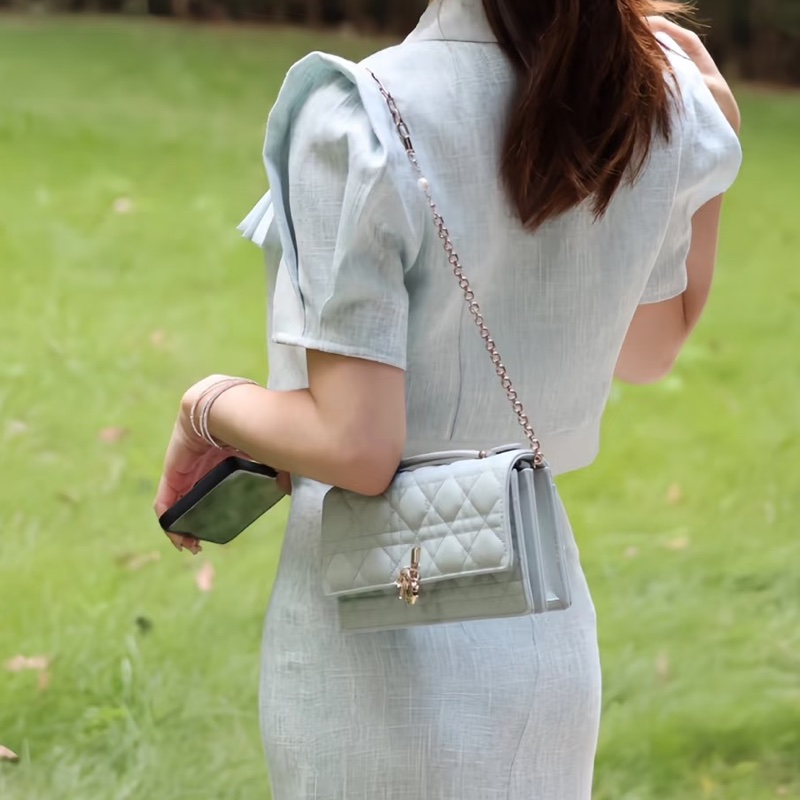 閒置全配🈶購證 #白雪公主 Miss Dior奶白色Woc鏈帶斜挎包-5