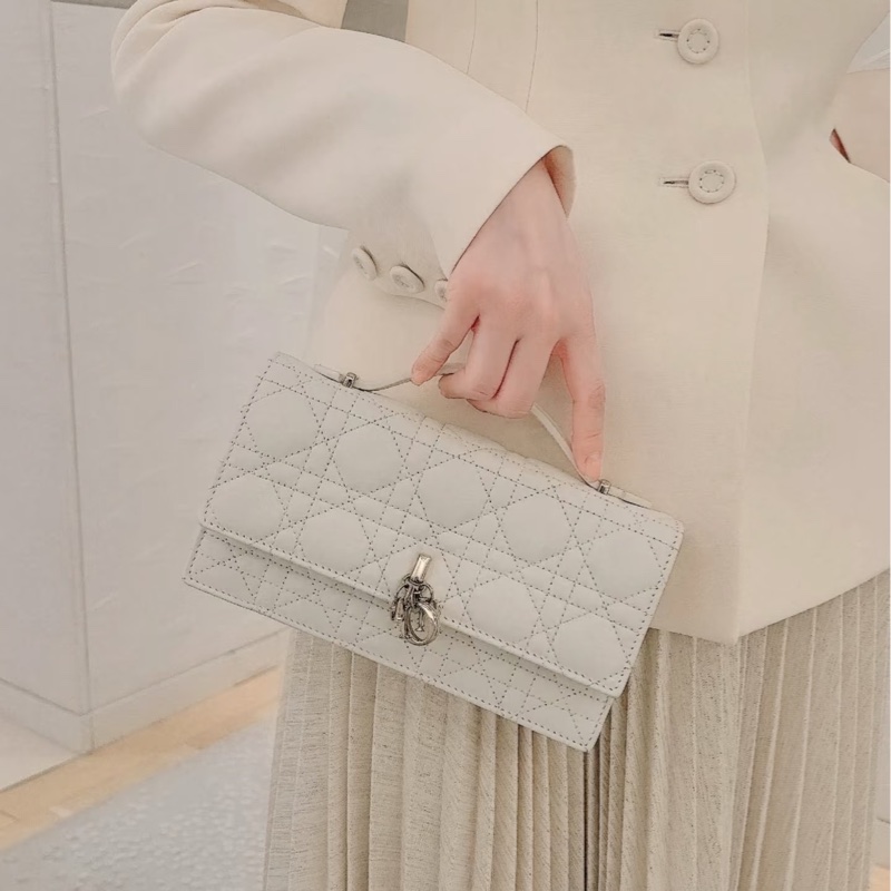 閒置全配🈶購證 #白雪公主 Miss Dior奶白色Woc鏈帶斜挎包-6