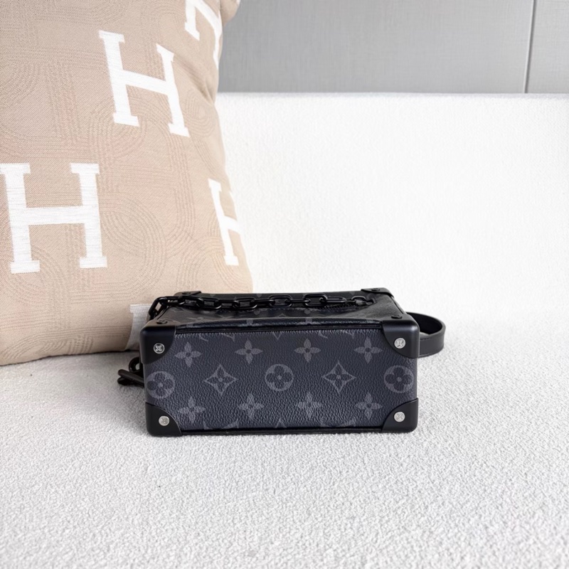 全配🈶購證 #櫃上在售1️⃣2️⃣萬 #芯片款 LV黑武士soft trunk盒子包-8
