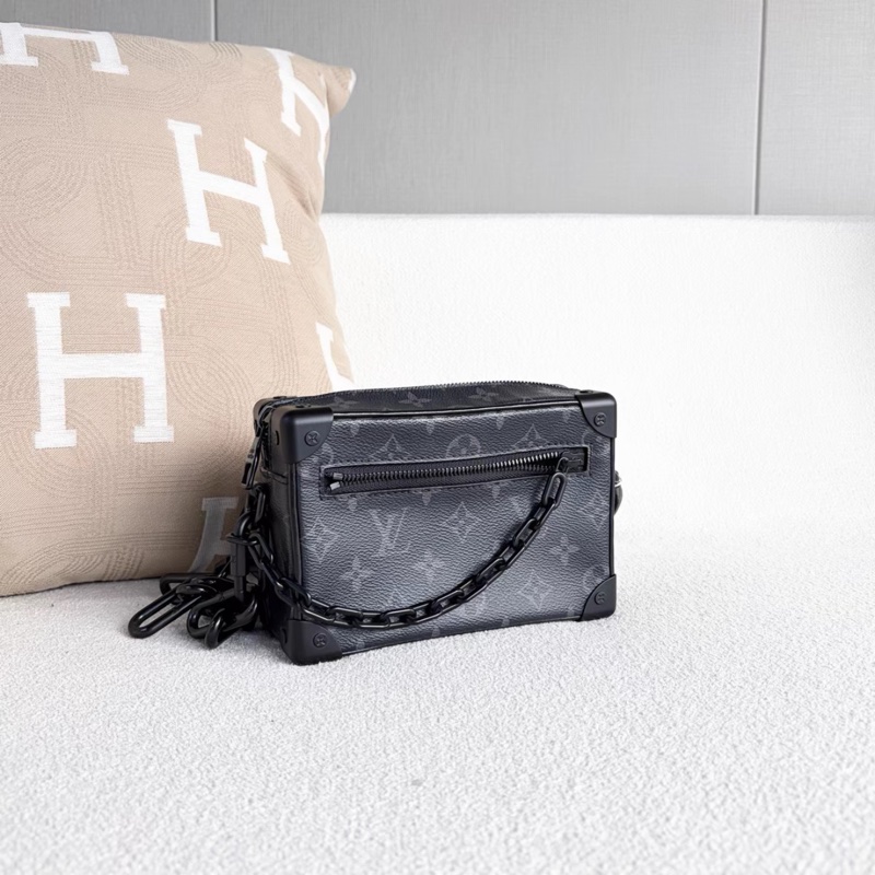 全配🈶購證 #櫃上在售1️⃣2️⃣萬 #芯片款 LV黑武士soft trunk盒子包-9