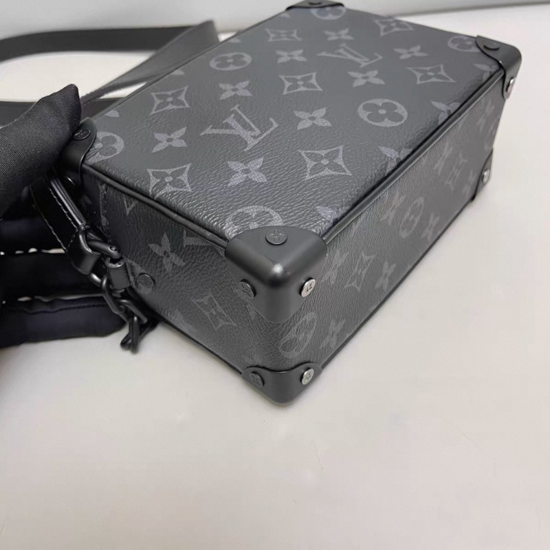 全配🈶購證 #櫃上在售1️⃣2️⃣萬 #芯片款 LV黑武士soft trunk盒子包-12
