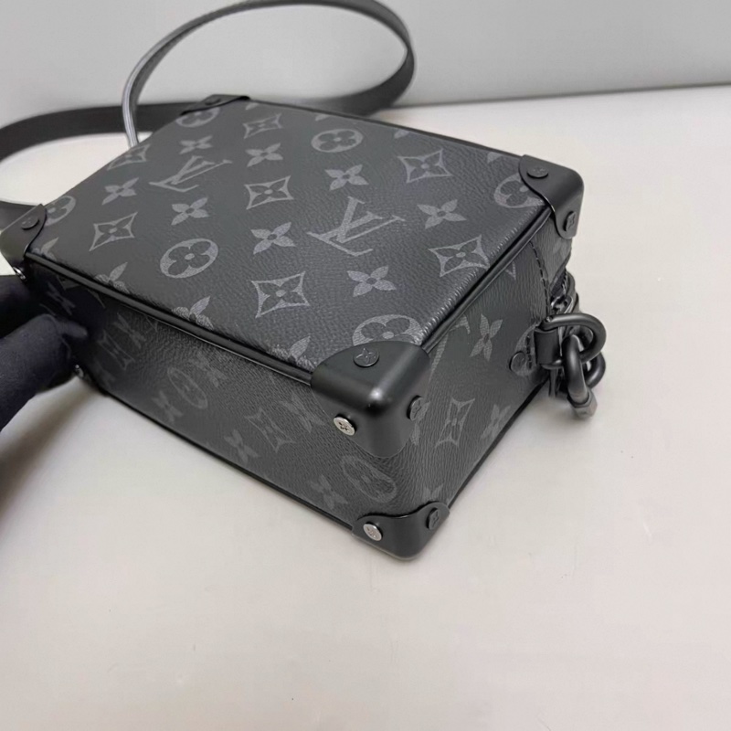 全配🈶購證 #櫃上在售1️⃣2️⃣萬 #芯片款 LV黑武士soft trunk盒子包-13