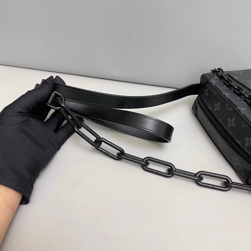 全配🈶購證 #櫃上在售1️⃣2️⃣萬 #芯片款 LV黑武士soft trunk盒子包-18