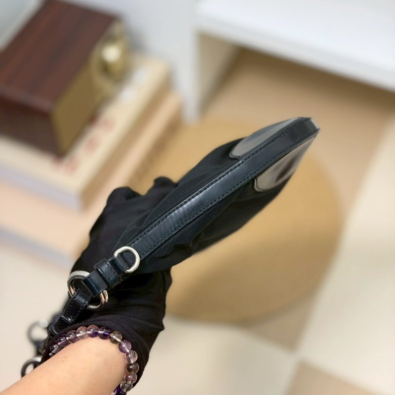 (超甜價💓手慢就沒)🏷Prada 普拉達.中古腋下包/客人寄賣-2