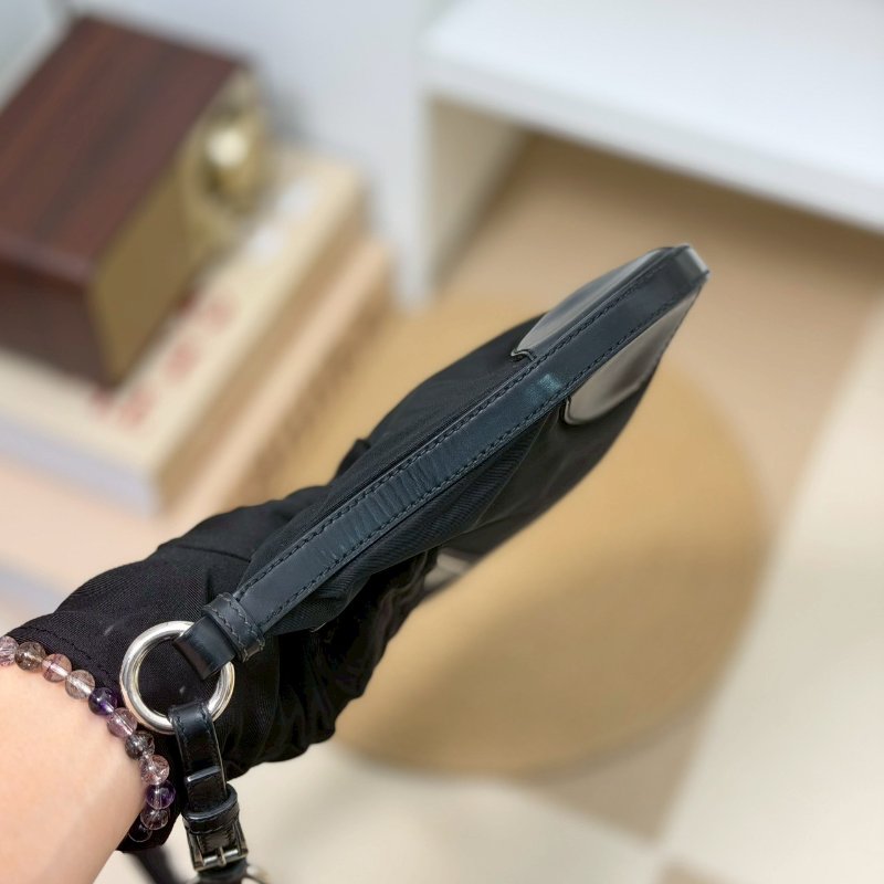 (超甜價💓手慢就沒)🏷Prada 普拉達.中古腋下包/客人寄賣-3