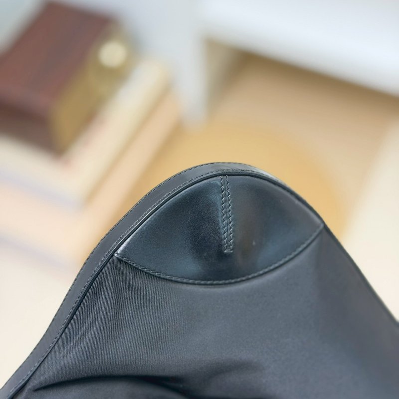 (超甜價💓手慢就沒)🏷Prada 普拉達.中古腋下包/客人寄賣-4