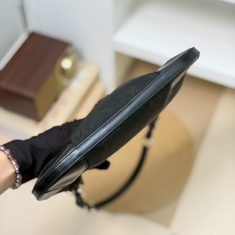 (超甜價💓手慢就沒)🏷Prada 普拉達.中古腋下包/客人寄賣-12