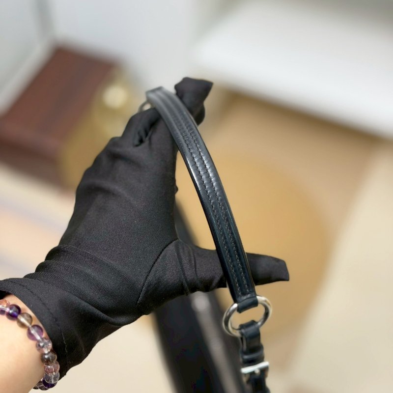 (超甜價💓手慢就沒)🏷Prada 普拉達.中古腋下包/客人寄賣-15