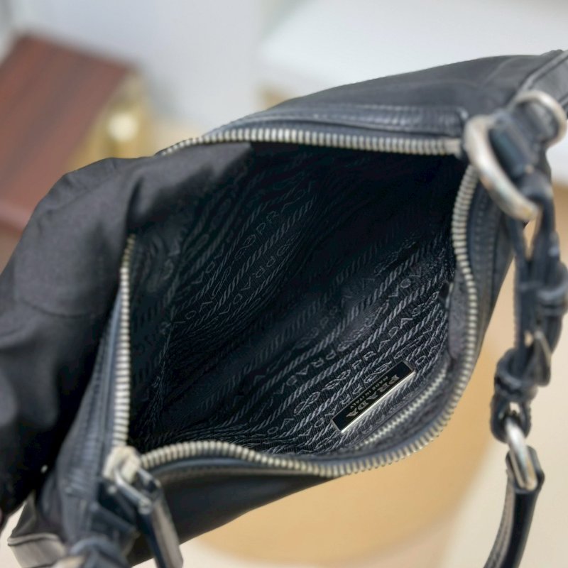 (超甜價💓手慢就沒)🏷Prada 普拉達.中古腋下包/客人寄賣-20