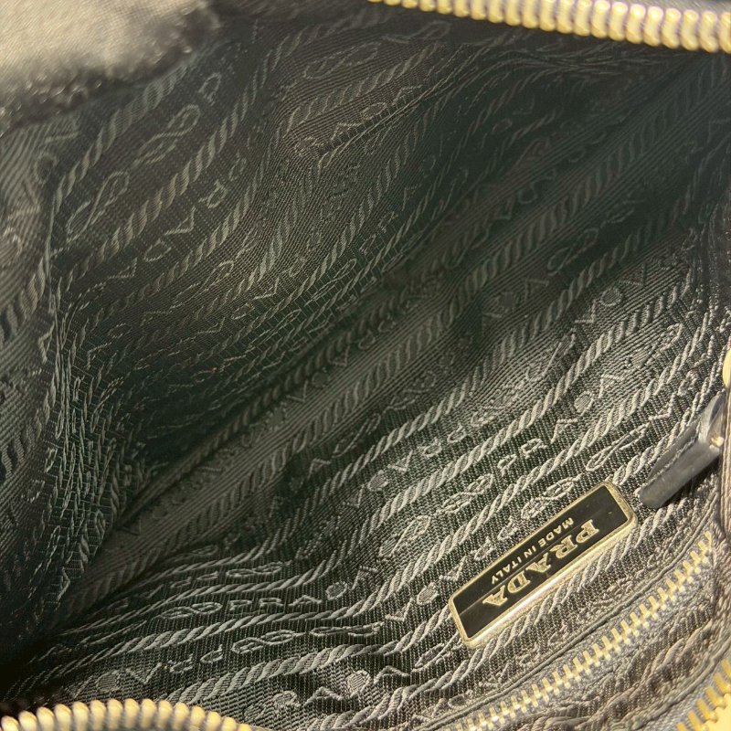 (超甜價💓手慢就沒)🏷Prada 普拉達.中古腋下包/客人寄賣-21