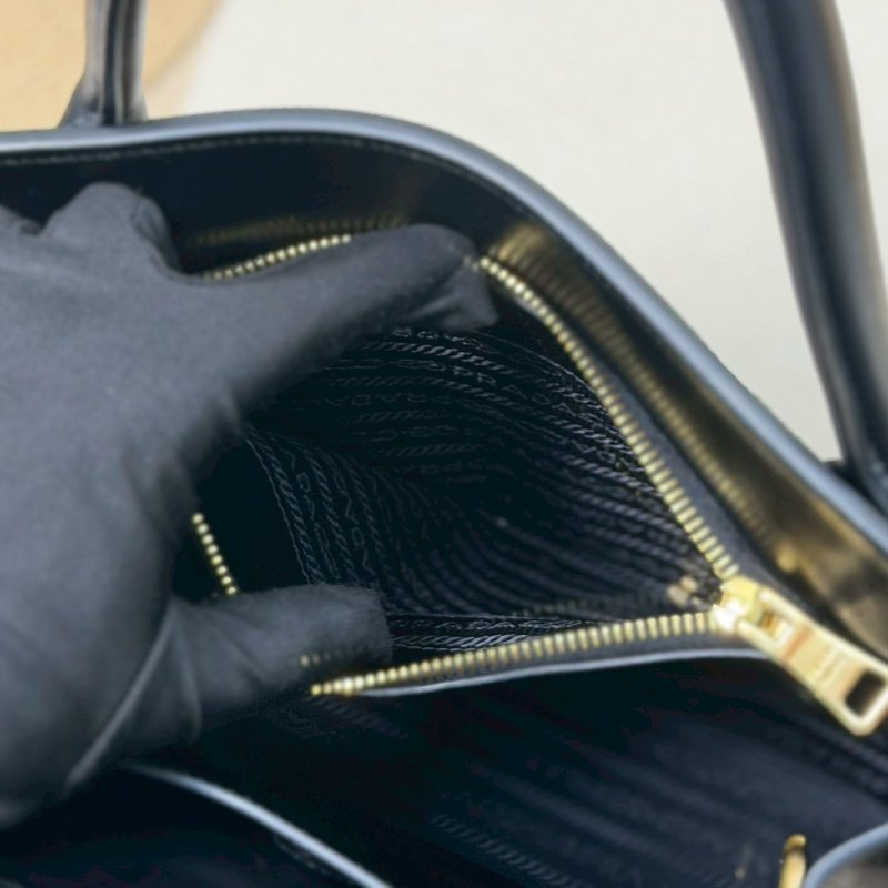 🏷Prada 普拉達.Monochrome 防刮托特/客人寄賣-27