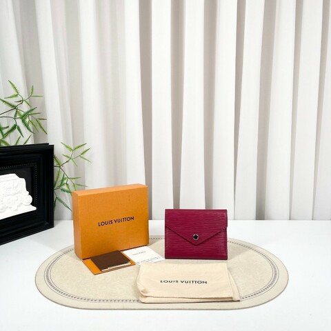 LV路易威登 水波纹短款三折疊豆豆錢包 內裡有隔層 可放現金
