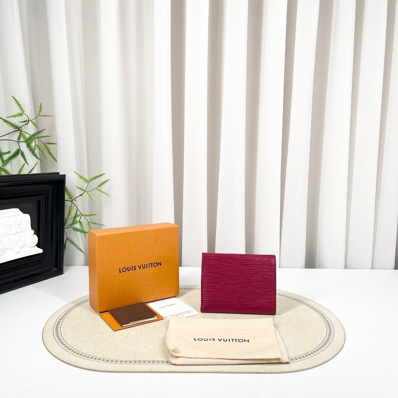 LV路易威登 水波纹短款三折疊豆豆錢包 內裡有隔層 可放現金-6