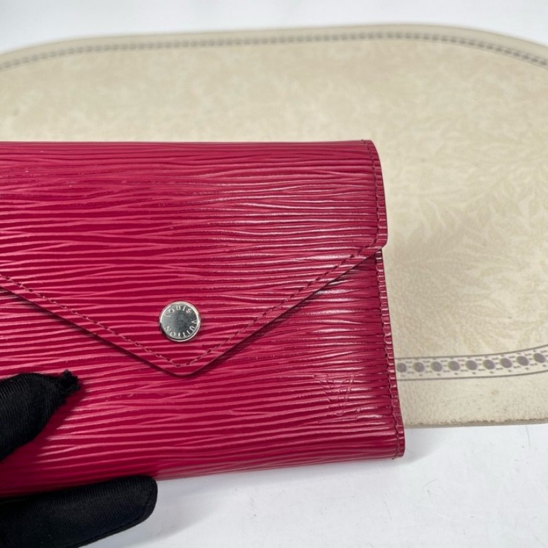 LV路易威登 水波纹短款三折疊豆豆錢包 內裡有隔層 可放現金-13