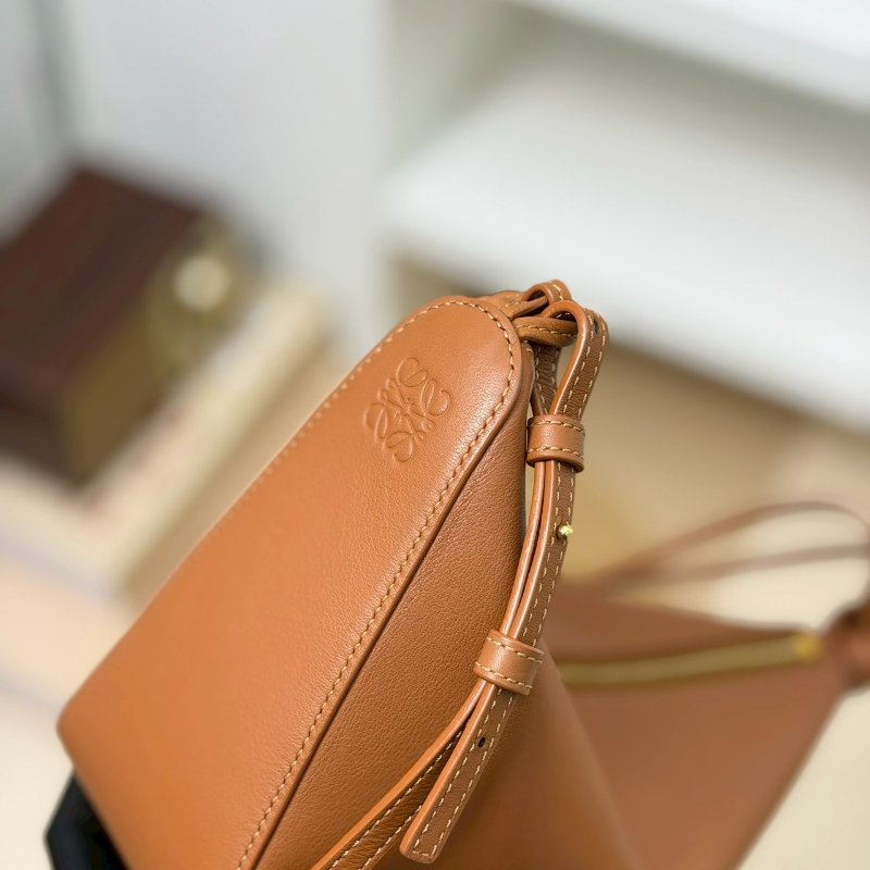 （稀有補貨✨超熱門！）🏷Loewe 羅意威．Mini Hammock Hobo-8