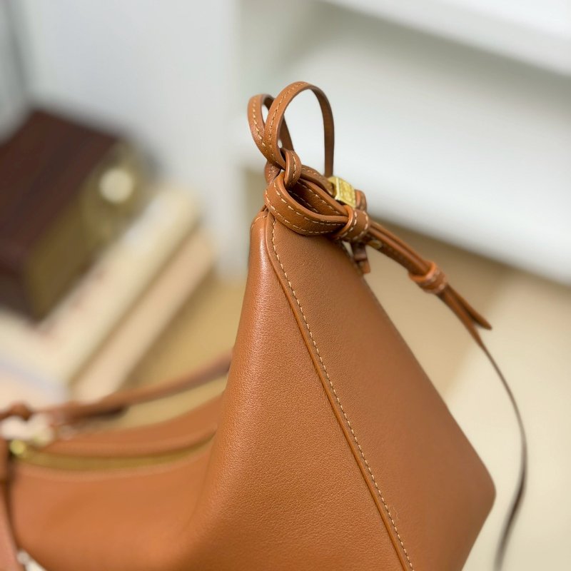 （稀有補貨✨超熱門！）🏷Loewe 羅意威．Mini Hammock Hobo-10