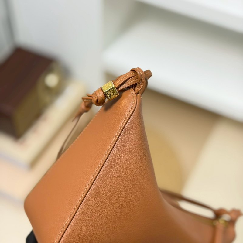 （稀有補貨✨超熱門！）🏷Loewe 羅意威．Mini Hammock Hobo-11