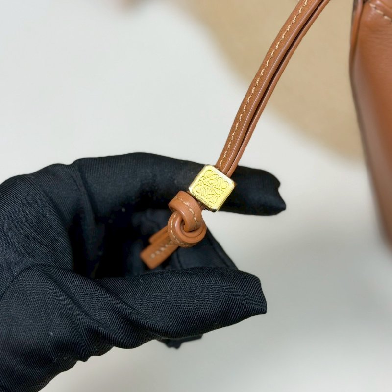 （稀有補貨✨超熱門！）🏷Loewe 羅意威．Mini Hammock Hobo-16