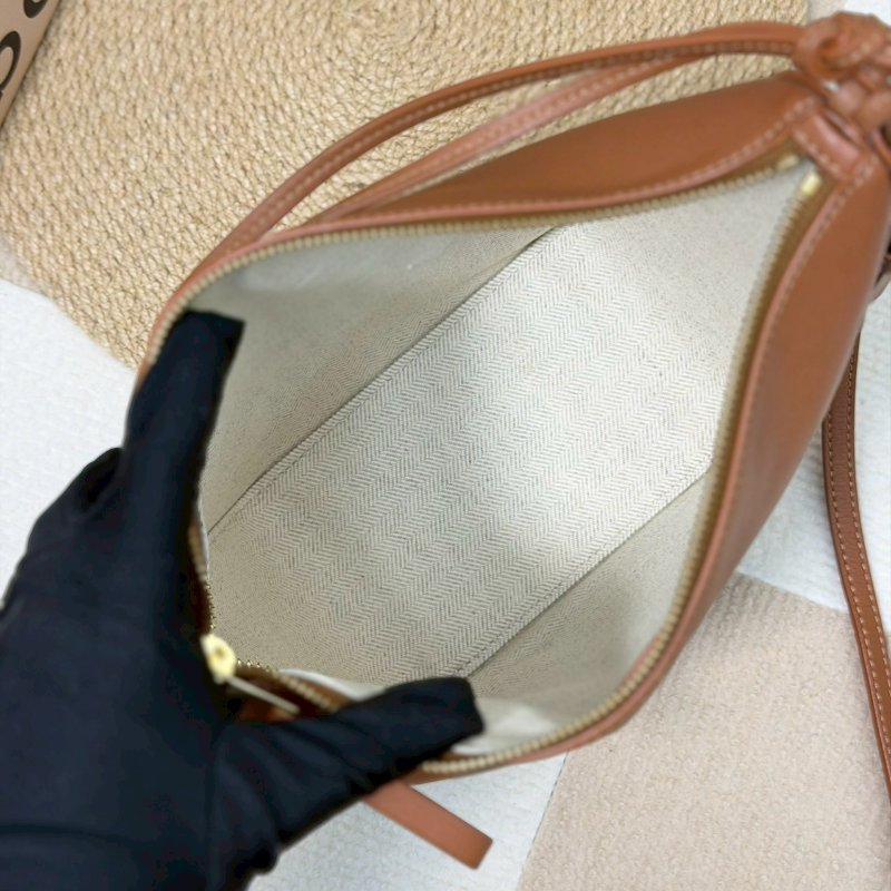 （稀有補貨✨超熱門！）🏷Loewe 羅意威．Mini Hammock Hobo-17