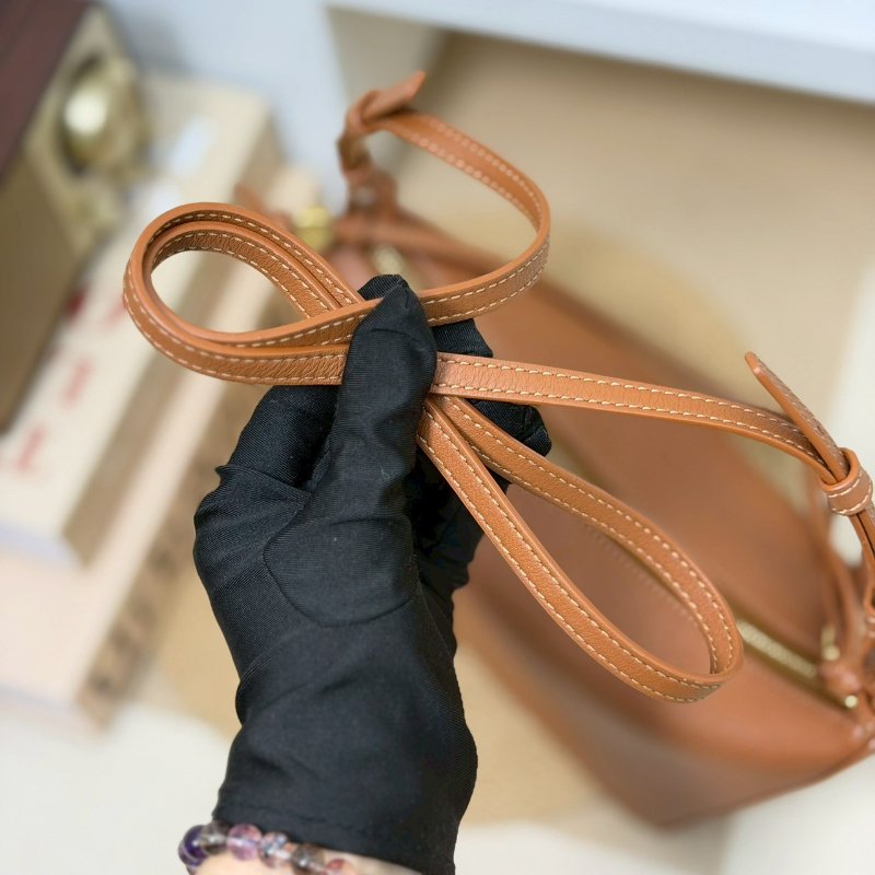 （稀有補貨✨超熱門！）🏷Loewe 羅意威．Mini Hammock Hobo-19