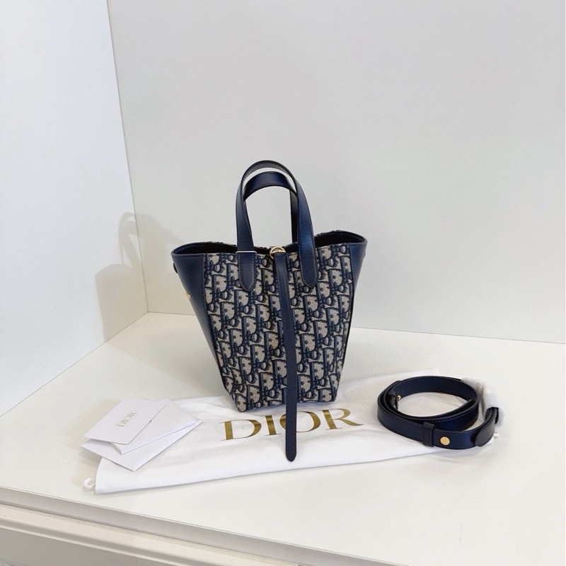 【閒置未使用🆕】Dior 新款signature老花菜籃子水桶包-1