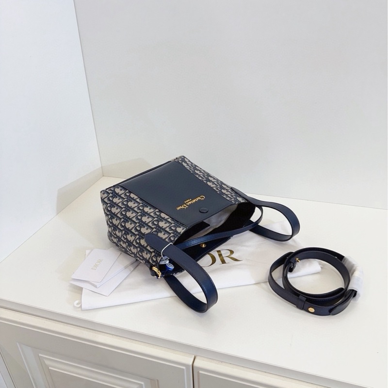 【閒置未使用🆕】Dior 新款signature老花菜籃子水桶包-5