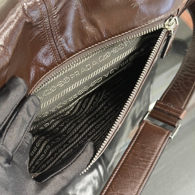 PRADA 小牛皮郵差包 - 深棕-5