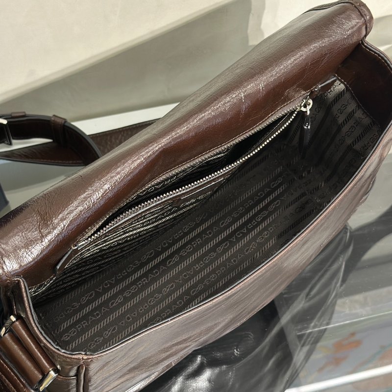 PRADA 小牛皮郵差包 - 深棕-7