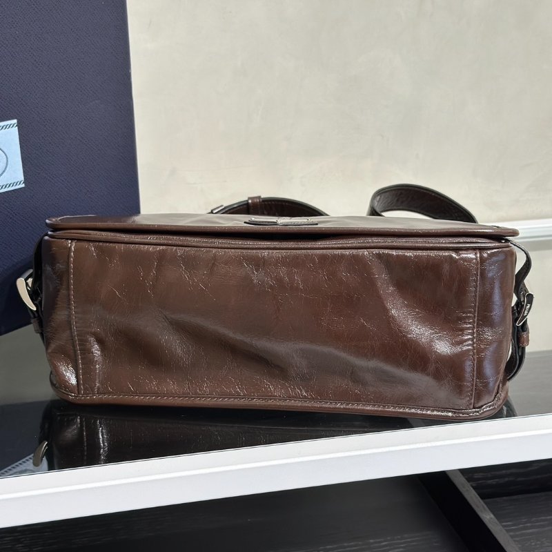 PRADA 小牛皮郵差包 - 深棕-9