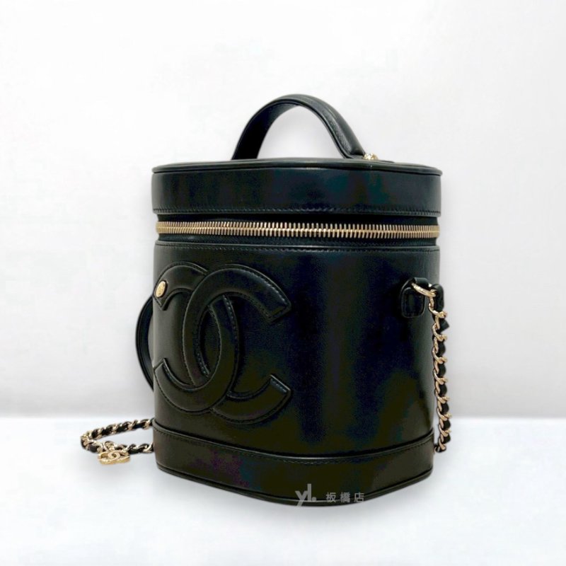 S5393-CHANEL 黑色羊皮淡金釦提把斜背化妝盒 AS0323-1