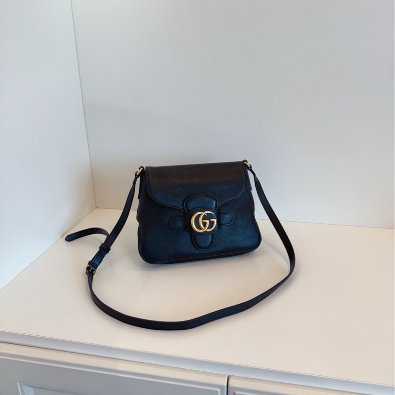【98新🆕】Gucci 黑金全皮雙G扣郵差包-0