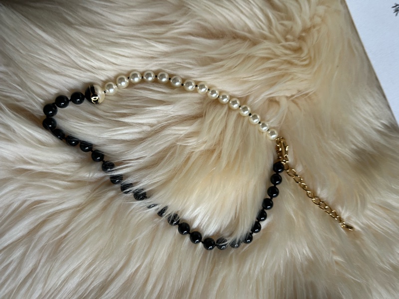 香奈兒經典黑白珍珠短項鍊-0