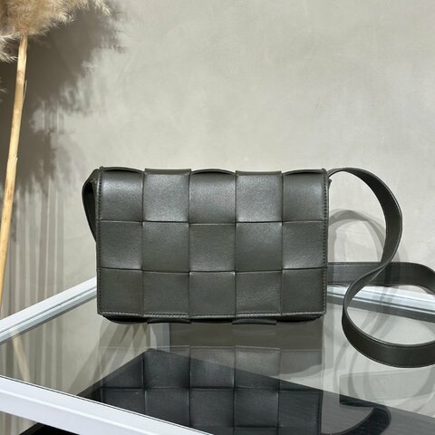 BOTTEGA VENETA Cassette經典編織包 - 灰綠