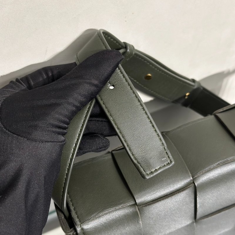 BOTTEGA VENETA Cassette經典編織包 - 灰綠-9