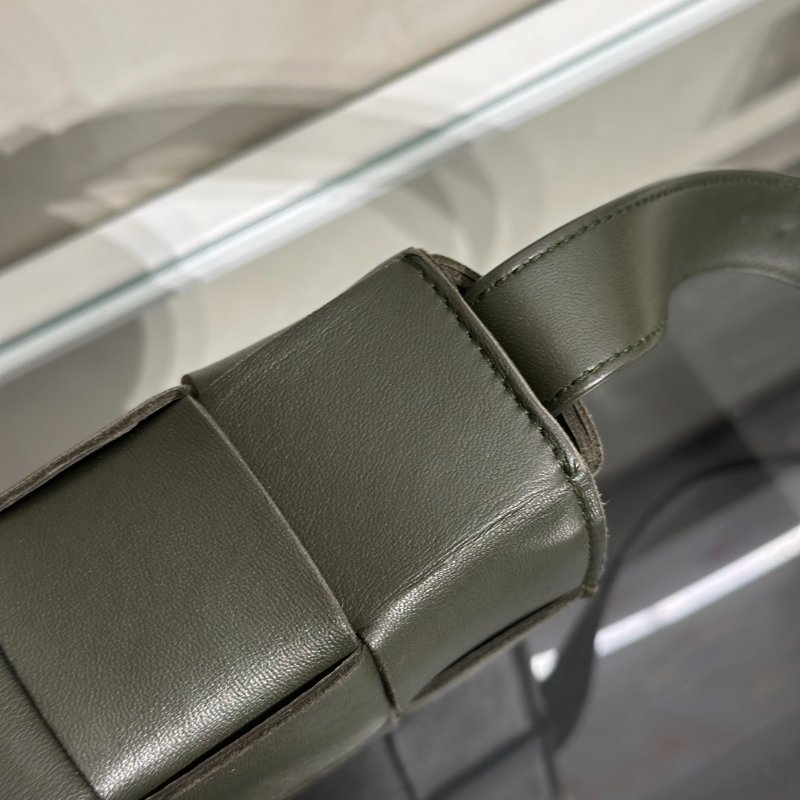 BOTTEGA VENETA Cassette經典編織包 - 灰綠-14