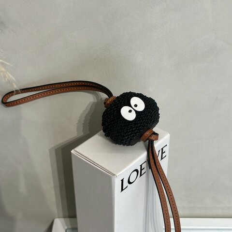 LOEWE X 神隱少女聯名系列煤炭精靈吊飾