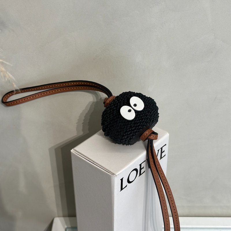 LOEWE X 神隱少女聯名系列煤炭精靈吊飾-0