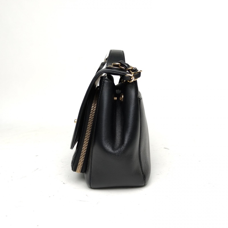 CHANEL BusinessAffinity口蓋郵差包中號黑色荔枝牛皮金扣-1