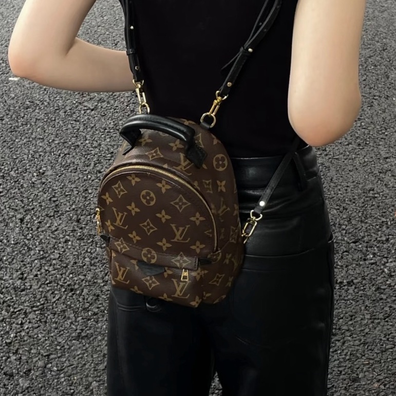 99新Lv路易威登 mini雙肩包 經典老花mini小書包 新款 芯片款 尺寸:17x22x10cm 附件:塵袋-6