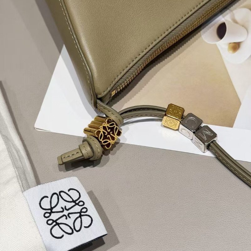 Loewe 粘土綠 Hammock hobo 牛皮肩背包Anagram小骰子點綴 15*16*10cm開口28cm 98新配件塵袋-2