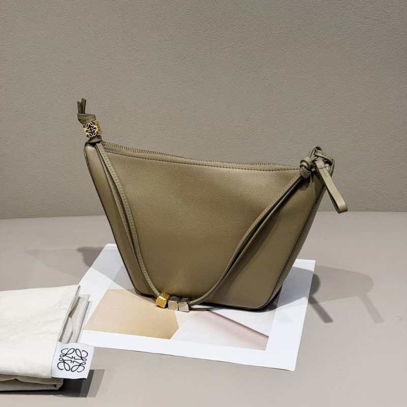 Loewe 粘土綠 Hammock hobo 牛皮肩背包Anagram小骰子點綴 15*16*10cm開口28cm 98新配件塵袋-4