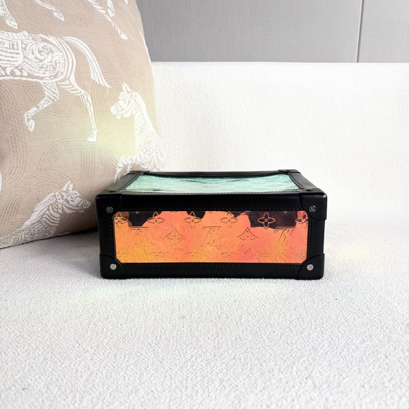 LV秀款鐳射盒子包 幻彩鐳射拼黑 磨砂黑扣 25*18*9.5 98新配件肩帶 塵袋-5