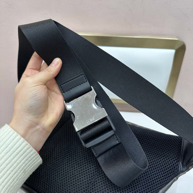 FENDI 老花腰包 20*20  99新配件塵袋-5