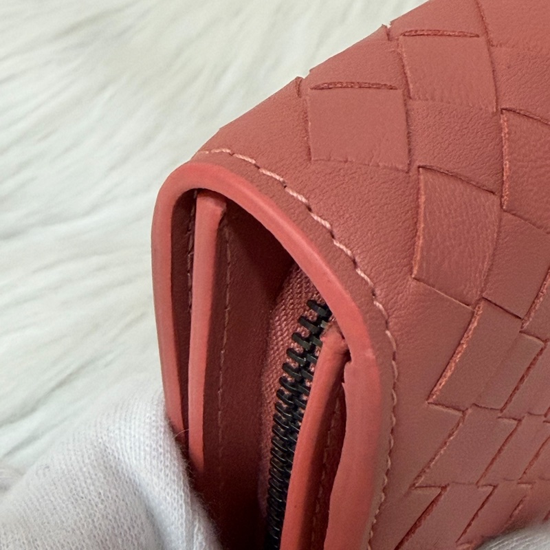 BOTTEGA VENETA BV 粉橘 編織 小羊皮 釦式 發財 長夾-11