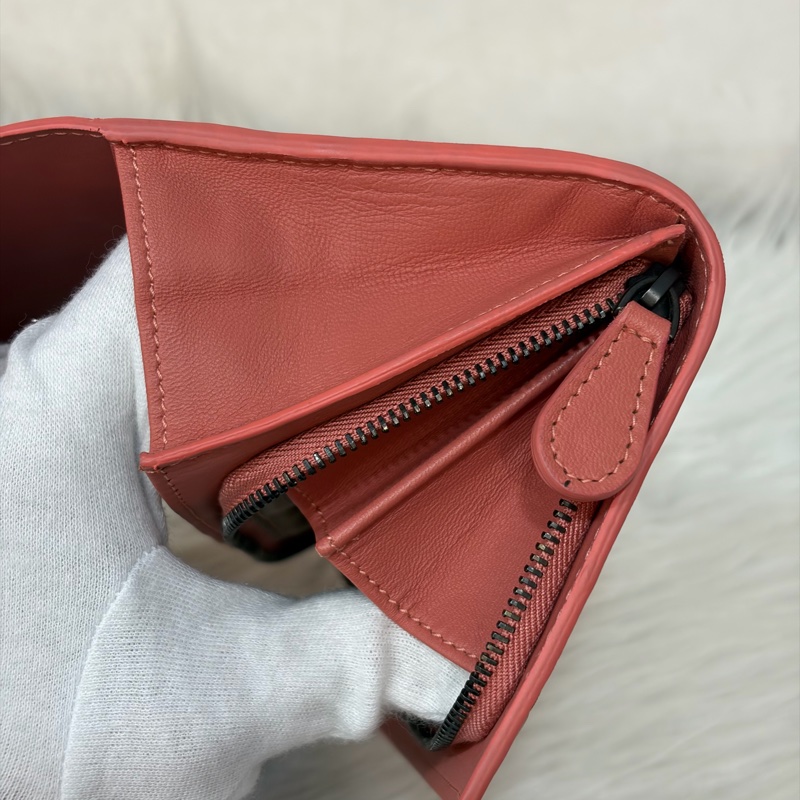 BOTTEGA VENETA BV 粉橘 編織 小羊皮 釦式 發財 長夾-17