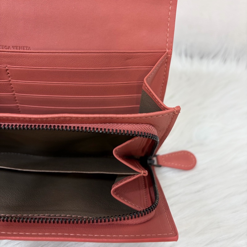 BOTTEGA VENETA BV 粉橘 編織 小羊皮 釦式 發財 長夾-24