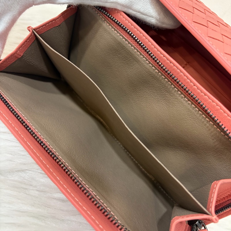 BOTTEGA VENETA BV 粉橘 編織 小羊皮 釦式 發財 長夾-33