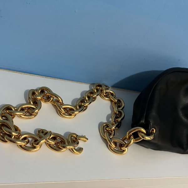 BOTTEGA VENETA 雲朵腰包-9