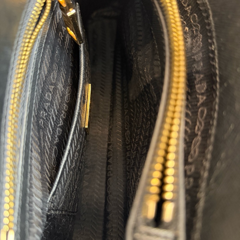 Prada普拉達 黑色貝殼手提包 中號 尺寸 :32*21 無附件-5