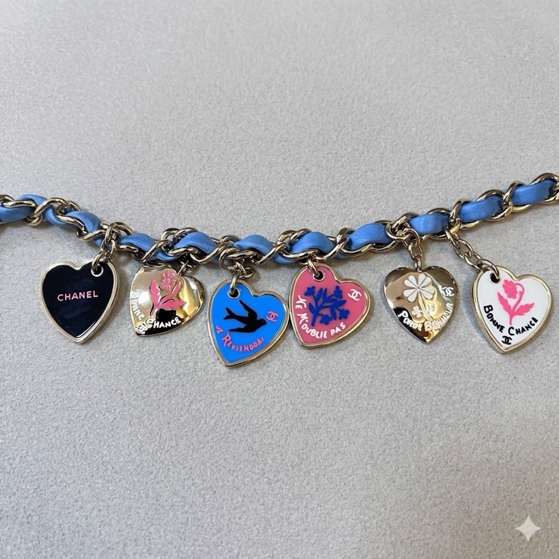 Chanel 香奈兒 情人節限定 愛心吊墜 藍色C F橫版 尺寸25*5*11-2